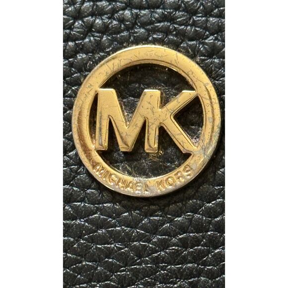 Michael Kors Fulton Large Pebbled Leather Crossbody Bag - Picture 8 of 8